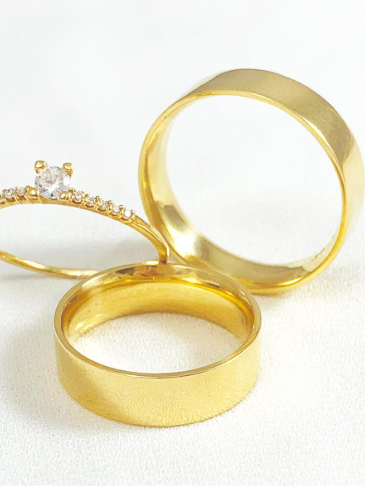 Aliança de casamento com formato reto