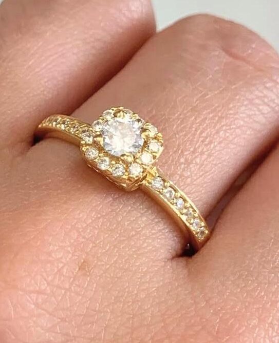 Nosso anel de noivado em ouro refinado 750, perfeito para você que busca qualidade e sofisticação!