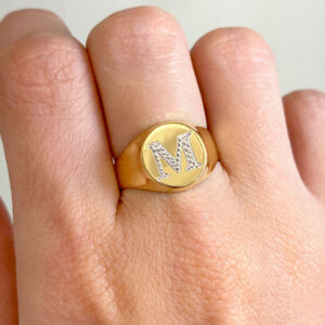 Anel Letra M Ouro 18k