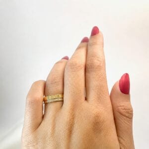Aliança Ouro 18k com Canaleta em Ouro Branco Fosco – 5mm