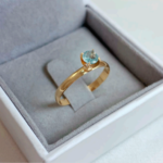 Anel Solitário em Ouro 18k com Topázio Azul Natural  4mm 4