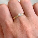 Anel Solitário em Ouro 18k com Topazio Branco Natural 4mm 2