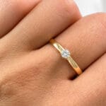 Anel Solitário em Ouro 18k com Topázio Branco Natural 3 mm 2