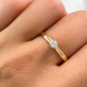 Anel Solitário em Ouro 18k com Topázio Branco Natural 3 mm
